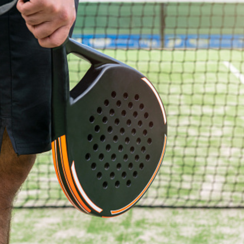 Pala de padel. Accesorios de padel, pala, pelota, paletero, ropa, etc